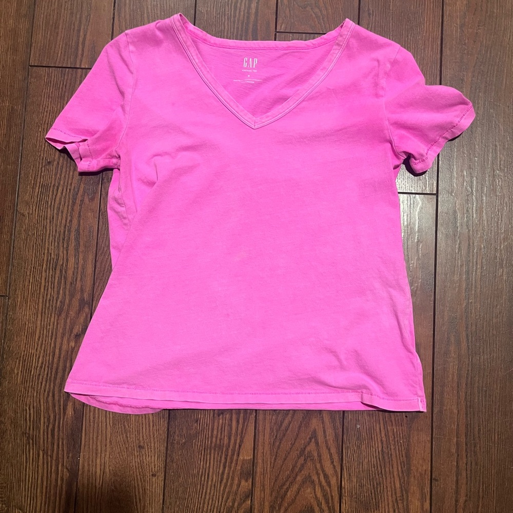 GAP Women's Bright Pink V-Neck Tee